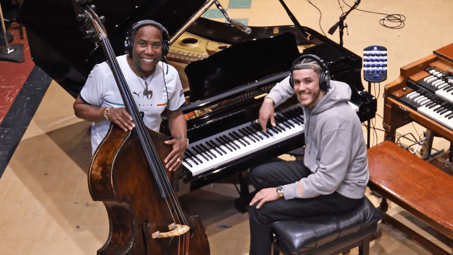 From Michael Jackson to Daft Punk | Nathan East — The Bass Legend Who Shaped Half a Century of Pop Music